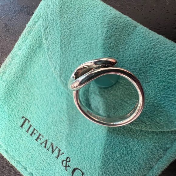 Elsa Peretti Tiffany & Co. open wave ring size 5. Like new condition - Picture 4 of 10